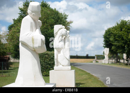 Les sculptures lapidiales à Port d'Envaux Banque D'Images