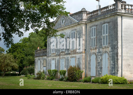 Maison de campagne typiquement français à Taillebourg, Charente Maritime France Banque D'Images