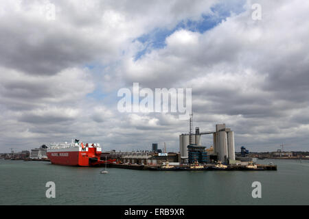 En tête de quai du port de Southampton et des quais Banque D'Images