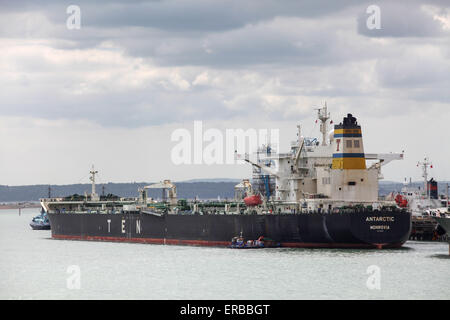 Navire-citerne de l'huile de l'Antarctique photographié à la raffinerie de Fawley près de Southampton UK Banque D'Images