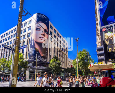 La foule d'acheteurs et les piétons dans la rue Swanston, centre-ville de Melbourne, Australie Banque D'Images