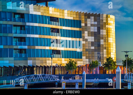 L'architecture moderne au bord de l'eau dans les Docklands de Melbourne, Australie Melbourne cité Banque D'Images