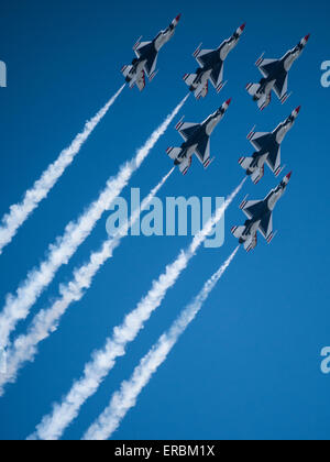 Les Thunderbirds de l'USAF en vol, Rocky Mountain Air Show, Réservoir, Aurora Colorado. Banque D'Images