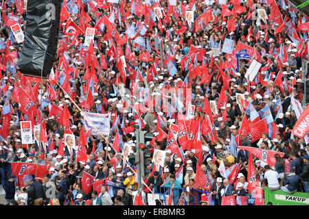 Ankara, Turquie. 31 mai, 2015. Les partisans de l'opposition de la Turquie, le Parti républicain du peuple (CHP) assister à un rassemblement à Ankara, Turquie, le 31 mai 2015. Les élections législatives turques auront lieu le 7 juin. © Mustafa Kaya/Xinhua/Alamy Live News Banque D'Images