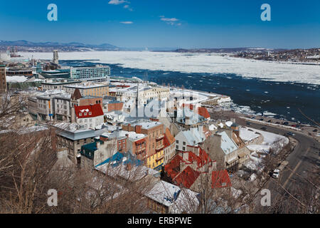 Panorama d'hiver de la ville de Québec et du fleuve Saint-Laurent Banque D'Images