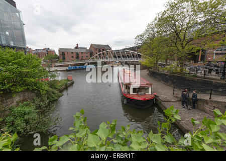 Canal de Bridgewater dans le Castlefield Manchester et le Pont des Marchands d'oiseaux Banque D'Images