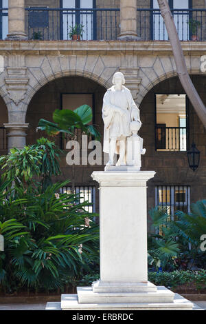 Statue de Columbus dans le Palacio de los Capitanes Generales, La Havane, Cuba Banque D'Images