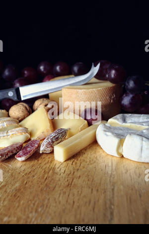 Beaucoup de fromage savoureux et exquis Banque D'Images