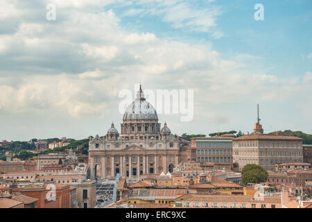 La Basilique St Pierre et des musées du Vatican, Vatican, Rome, Latium, Italie Banque D'Images