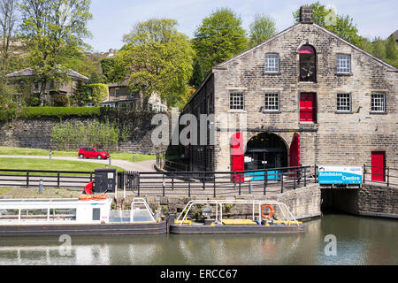 Autrefois un entrepôt du 19e siècle, l'Ardenne Expositions sur la Leeds Liverpool Canal à Marsden, Yorkshire, UK Banque D'Images