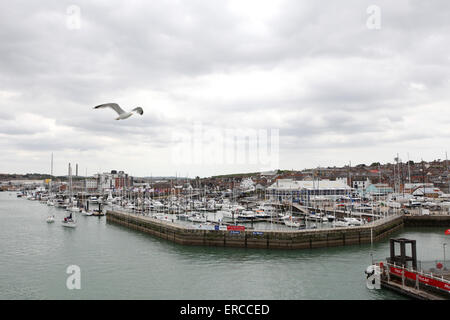 Cowes Yacht Haven sur la rivière Medina à Cowes sur l'île de Wight, Royaume-Uni Banque D'Images