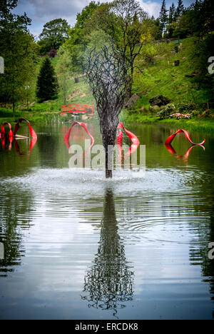 Sculpture : Miles Skywards par Giles Raynor. La Vague par Rebecca Newnham. Banque D'Images