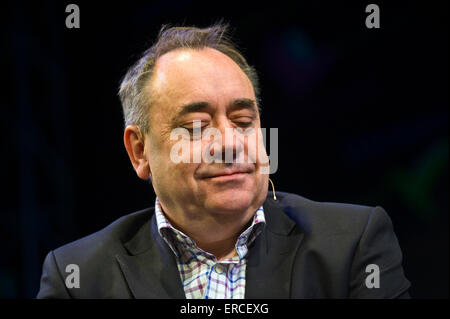 Alex Salmond MP MSP auteur et homme politique s'exprimant sur scène à Hay Festival 2015 Banque D'Images