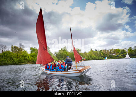 Carol B un nouveau bateau qui va aider les enfants handicapés et les jeunes apprennent à naviguer lancé par le maire de Manchester au Banque D'Images