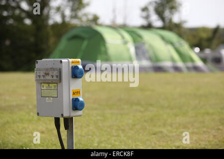 Branchements jusqu'point d'alimentation un camping dans le UK utilisé par des caravanes et tentes Banque D'Images