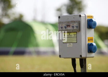 Branchements jusqu'point d'alimentation un camping dans le UK utilisé par des caravanes et tentes Banque D'Images