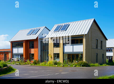 Maisons dans l'éco-village, Fondation Findhorn, Moray, Scotland UK Banque D'Images