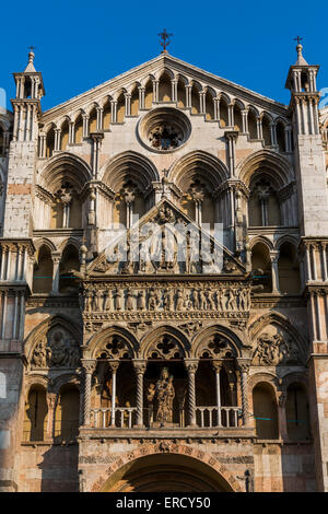 Façade de la Cathédrale de Ferrare, Basilica Cattedrale di San Giorgio, Ferrara, Italie Banque D'Images