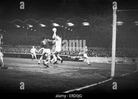 Coventry 4-1 Crewe, FA Cup 4ème tour match à rejouer Highfield Road, le 14 février 1966. Banque D'Images