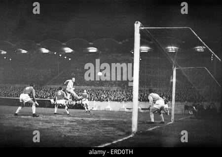 Coventry 4-1 Crewe, FA Cup 4ème tour match à rejouer Highfield Road, le 14 février 1966. Banque D'Images