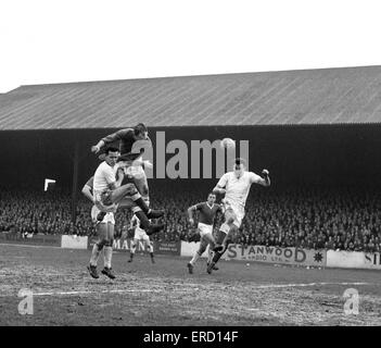 Division de la Ligue anglaise deux match à Brisbane Road. Leyton Orient 3 v Cardiff City 4. Derek Tapscott en action. 27 février 1960. Banque D'Images