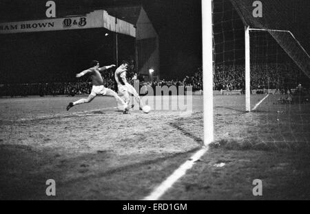 Coventry 4-1 Crewe, FA Cup Replay match à Highfield Road, le lundi 14 février 1966. Banque D'Images