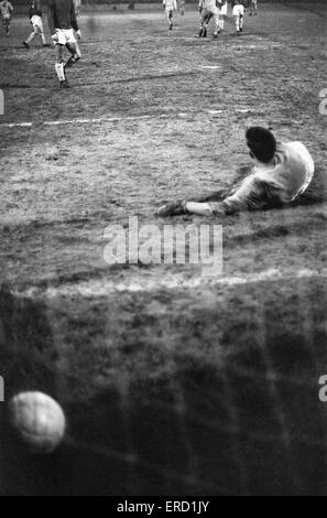 Coventry 4-1 Crewe, FA Cup Replay match à Highfield Road, le lundi 14 février 1966. Banque D'Images