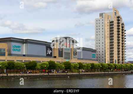 Le Lowry Centre commercial situé à Salford Quays, Manchester. Banque D'Images