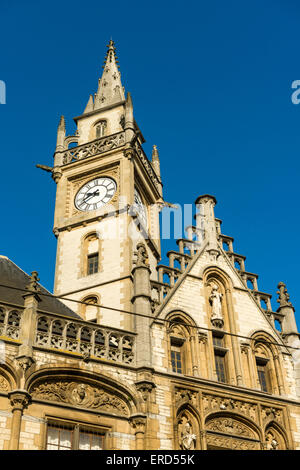 Détail et tour de l'horloge de l'ancien bureau de poste (1909), Gand Belgique, et aujourd'hui un centre commercial et hôtel de luxe. Banque D'Images