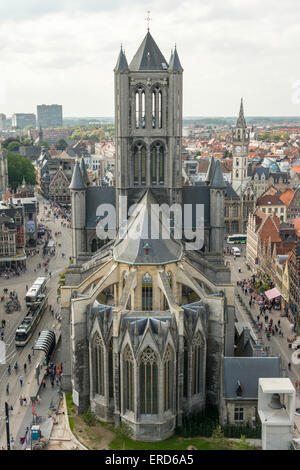 Voir l'église de Saint Nicholas' ('Sint' Niklaaskerk) vu de la tour de Belfort, Gand Belgique. Banque D'Images
