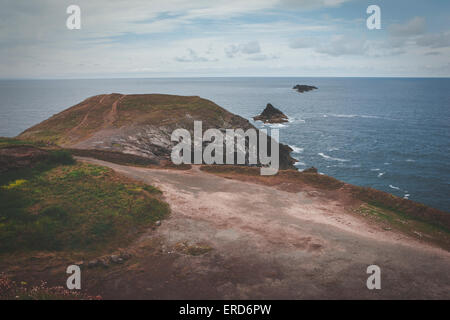 Trevose Head (Cornish : Penn, Trenfos sens ferme de la pointe), du mur de la grille de référence (SW853764) est une pointe sur l'Atlanti Banque D'Images