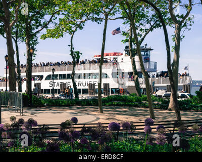 Battery Park Dock, le ferry pour la Statue de la liberté, NEW YORK, USA Banque D'Images