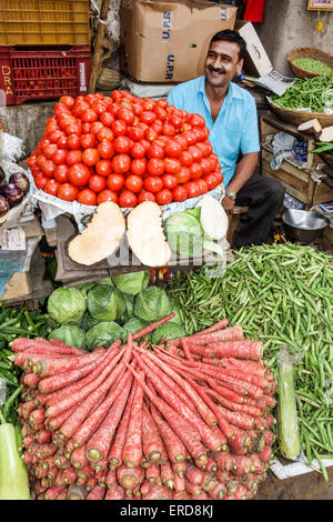 Mumbai Inde,Lower Parel,marché du dimanche,producestarl,étals,stand,stands,fournisseurs,vendeurs,marchand,shopping shoppers magasins marché ma Banque D'Images