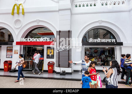 Mumbai Inde, Lower Parel, High Street Phoenix, centre commercial, intérieur, shopping shopper shoppers magasins marché achats vente, magasin de détail stor Banque D'Images