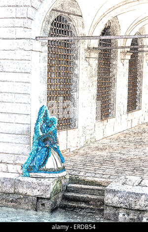 Photo illustrat ion de Carnaval une femme costumée qui attend près du canal d'atterrissage à côté de la nouvelle prison de Venise. Banque D'Images