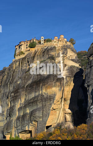 Le monastère de Roussanou daté du 16ème siècle a été nommé par le premier ermite qui s'établissent sur les rochers des météores en Thessalie, Grèce Banque D'Images