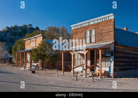 Magasin Pioneer Museum et Monte Cristo Saloon, maintenant galerie d'art, de chlorures, semi-Ghost Town sur Geronimo Trail, New Mexico, USA Banque D'Images