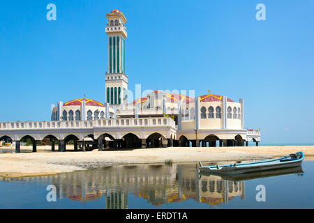 Mosquée flottante de Tanjung Bungah à Penang, Malaisie Banque D'Images