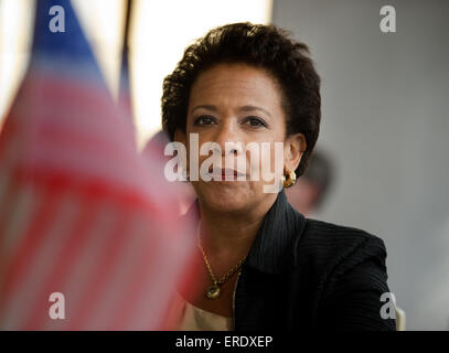 Moritzburg, Allemagne. 2 juin, 2015. Procureur général américain Loretta Lynch prend part à une réunion avec le G6, l'UE et USA dans le cadre de la réunion du G6 des ministres de l'Intérieur au Château de Moritzburg. Le ministre allemand de l'intérieur de Maizière rencontre ses homologues de la France, Italie, Pologne, Espagne, et le Royaume-Uni (G6), ainsi que la commissaire de l'UE, le 01 et 02 juin pour une réunion d'information politique au château près de Dresde. Dpa : Crédit photo alliance/Alamy Live News Banque D'Images