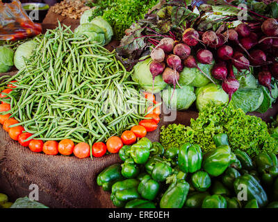 Des légumes frais pour la vente au marché intérieur Banque D'Images