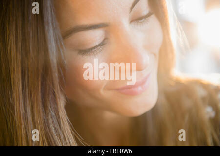 Close up de face of smiling Caucasian woman Banque D'Images