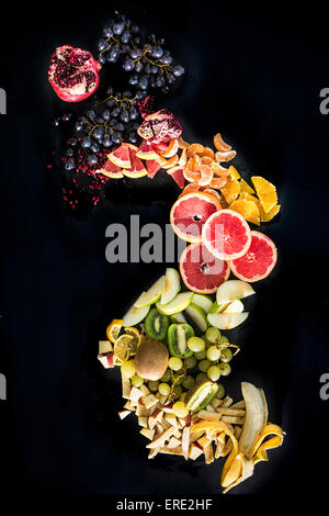 Les fruits en tranches disposées en spirale Banque D'Images