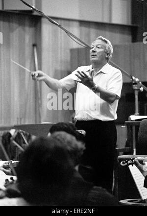 Sir Edward Heath, KG, MBE, (1916-2005) l'enregistrement avec l'Orchestre de chambre anglais à Abbey Road Studios, Londres, en 1977 Banque D'Images