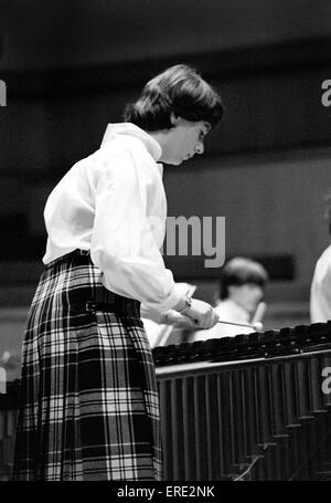 La percussionniste Evelyn Glennie, DBE (b. 1965), 16 ans, à jouer avec les cultes Music Centre de Percussion Ensemble Banque D'Images