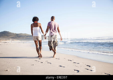 Mixed Race woman walking on beach Banque D'Images