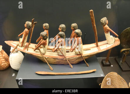 Modèle d'un bateau. Le bois peint. Moyenne Égypte. Première int. Royaume Uni (Period-Middle 2134-1640 avant J.-C.). Musées du Vatican. Banque D'Images