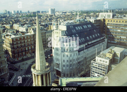 Vue aérienne de la BBC Broadcasting House et le Langham Place de la St George's Hotel, Londres. Banque D'Images