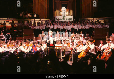 L'Orchestre des jeunes de l'orchestre avec Antony Hopkins Banque D'Images