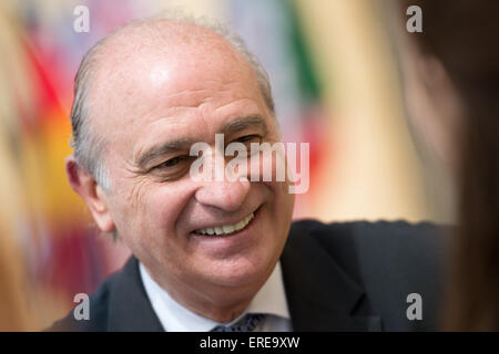 Moritzburg, Allemagne. 2 juin, 2015. Le ministre de l'Intérieur Espagnol Jorge Fernandez Diaz fournit une déclaration lors de la réunion du G6 des ministres de l'Intérieur au Château de Moritzburg à Moritzburg, Allemagne, 02 juin 2015. Le ministre allemand de l'intérieur de Maizière rencontre ses homologues de la France, Italie, Pologne, Espagne, et le Royaume-Uni (G6), ainsi que la commissaire de l'UE, le 01 et 02 juin pour une réunion d'information politique au château près de Dresde. Dpa : Crédit photo alliance/Alamy Live News Banque D'Images