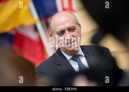 Moritzburg, Allemagne. 2 juin, 2015. Le ministre de l'Intérieur Espagnol Jorge Fernandez Diaz fournit une déclaration lors de la réunion du G6 des ministres de l'Intérieur au Château de Moritzburg à Moritzburg, Allemagne, 02 juin 2015. Le ministre allemand de l'intérieur de Maizière rencontre ses homologues de la France, Italie, Pologne, Espagne, et le Royaume-Uni (G6), ainsi que la commissaire de l'UE, le 01 et 02 juin pour une réunion d'information politique au château près de Dresde. Dpa : Crédit photo alliance/Alamy Live News Banque D'Images